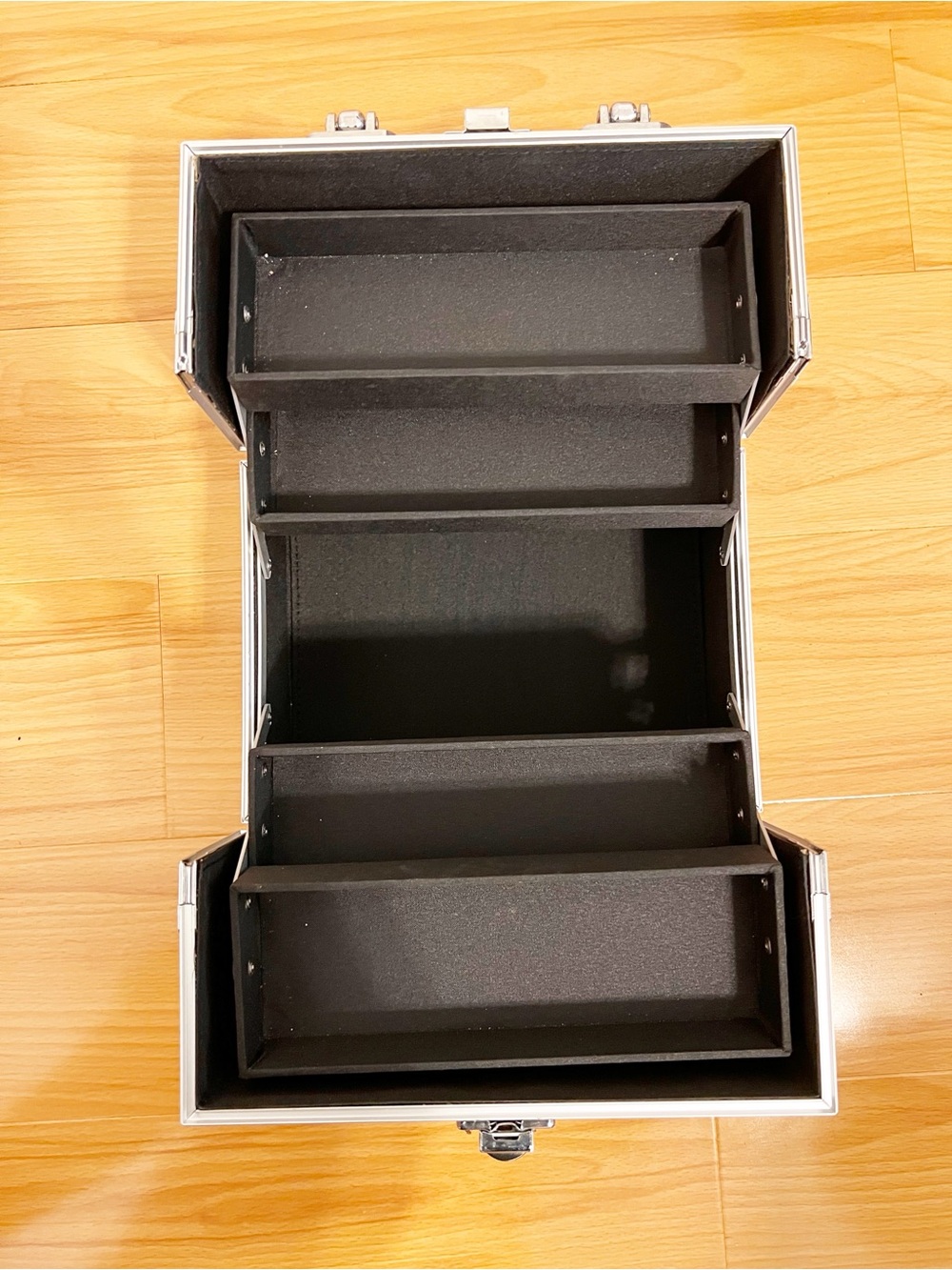 Makeup Case Storage - Picture 9 of 9